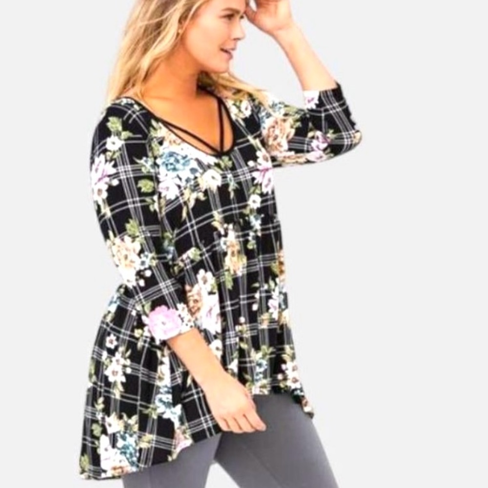 🌼TORRID Super Soft Knit High Low Floral Print Top🌼